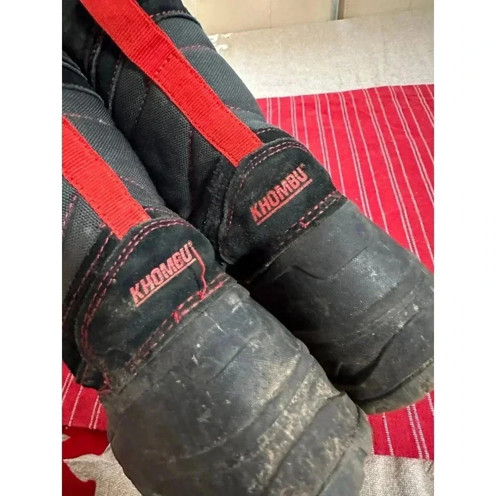 Khombu Girls Size 2M Black boots
